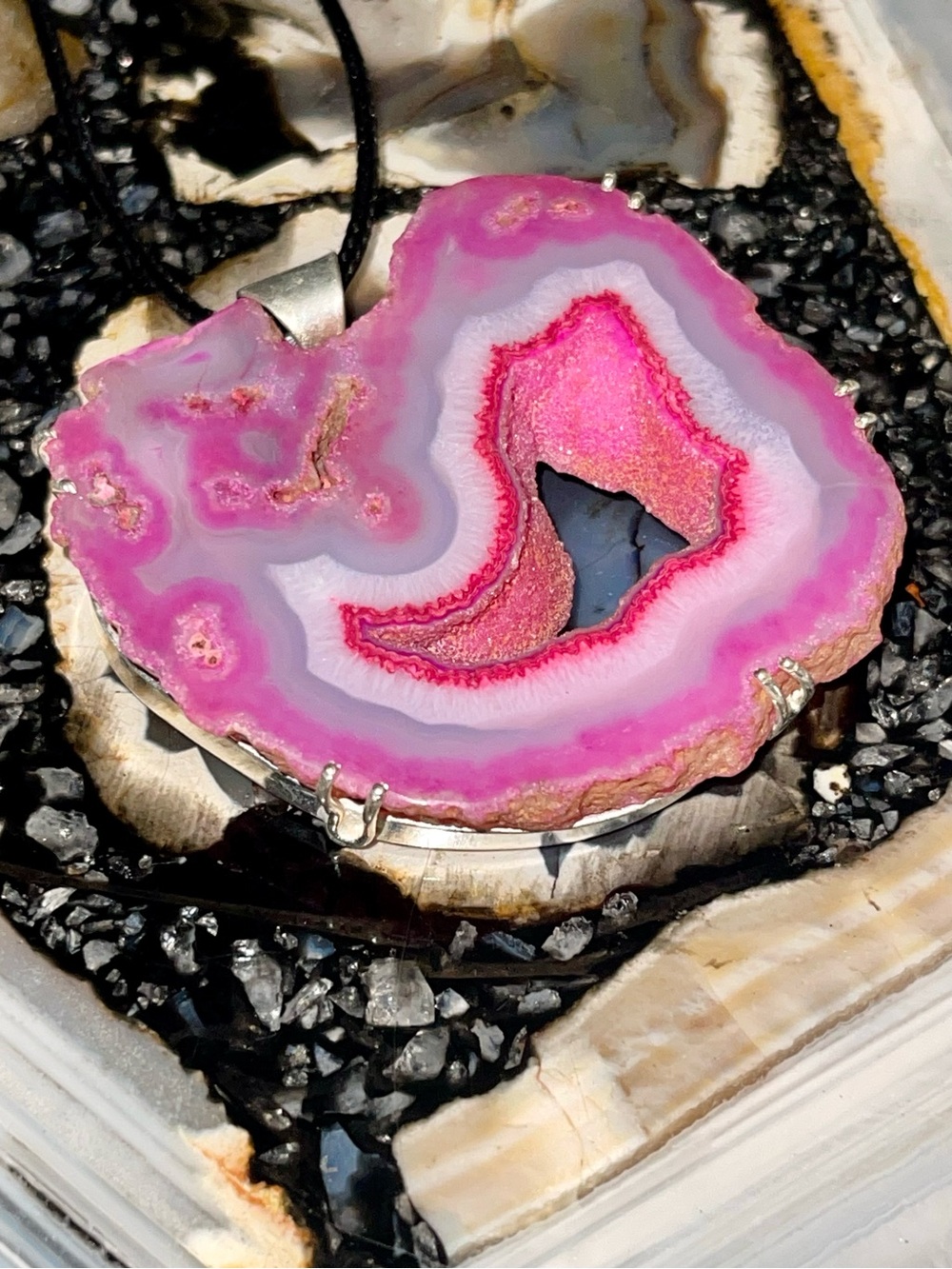 Jumbo Vibrant Pink Agate Geode Slice Drusy  Pendant 2 1/4”x2 1/4” - Picture 12 of 17